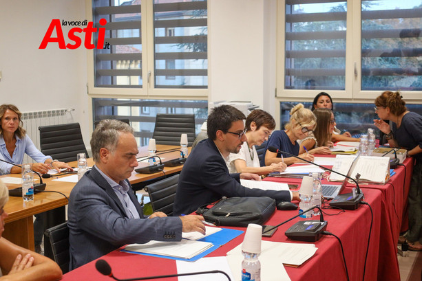 Rifiuti, immobili vuoti e Cascina Volta: in Consiglio spazio agli ordini del giorno Rifiuti, immobili vuoti e Cascina Volta: in Consiglio spazio agli ordini del giorno