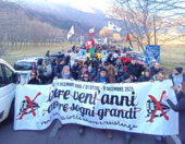 Vent’anni dopo Venaus, migliaia in marcia contro la Tav in Val di Susa Vent’anni dopo Venaus, migliaia in marcia contro la Tav in Val di Susa