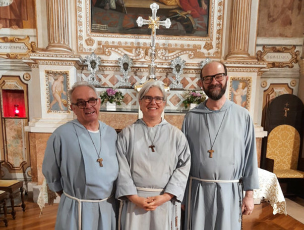 L'Eremo di Santa Caterina del Sasso, da sempre e per sempre luogo di bellezza unica e di spiritualità: «La nostra preghiera tutte le notti alle tre»