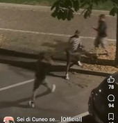 Un nuovo video per un nuovo episodio di violenza a Cuneo: rissa in corso Dante