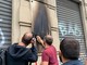 Torino, vandali bruciano la corona per i partigiani: "Codardi che si nascondo dietro al buio" Torino, vandali bruciano la corona per i partigiani: "Codardi che si nascondo dietro al buio"