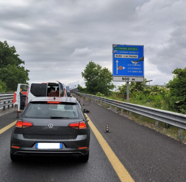 Ad Alba effetto "curiosi" sulla tangenziale: secondo incidente di ieri mentre gli automobilisti guardano l’altro schianto