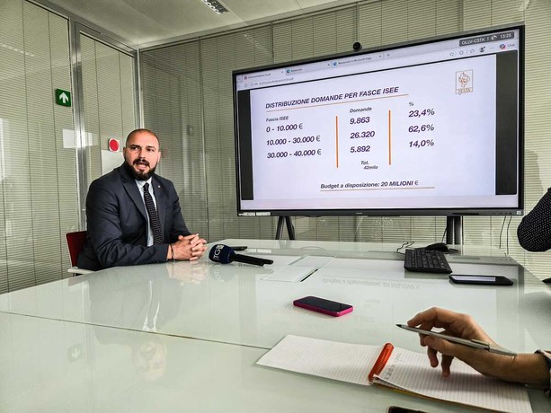 Caos Vesta, per Marrone "colpa" dei sistemi informatici: "Disservizi del CSI, ma il voucher serve. Dobbiamo osare"