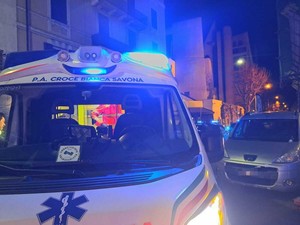 Sfregiato sulla guancia da una coltellata, 51enne ferito tra via XX Settembre e via Luigi Corsi Sfregiato sulla guancia da una coltellata, 51enne ferito tra via XX Settembre e via Luigi Corsi