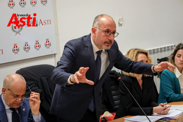 Rasero a tutto campo apre la seduta sul bilancio: &quot;Stiamo perdendo di vista quelli che sono i concetti più importanti&quot;