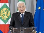 Mattarella interviene sul caso Roggero: "Non si adatti la legge al singolo: abdicherebbe lo Stato e non si rafforzerebbe la sicurezza" Mattarella interviene sul caso Roggero: "Non si adatti la legge al singolo: abdicherebbe lo Stato e non si rafforzerebbe la sicurezza"