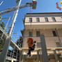 FOTO. Operaio cade da un'impalcatura del cantiere dell'ospedale di Tradate: salvato con l'autoscala dei vigili del fuoco FOTO. Operaio cade da un'impalcatura del cantiere dell'ospedale di Tradate: salvato con l'autoscala dei vigili del fuoco