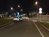 Movida e alcol, giro di vite della Polizia municipale ad Alba: controlli a tappeto e un minorenne soccorso