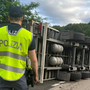 Tir si ribalta in A7 tra Busalla e Bolzaneto, morto l’autista: tratto chiuso e traffico bloccato Tir si ribalta in A7 tra Busalla e Bolzaneto, morto l’autista: tratto chiuso e traffico bloccato