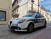 Anziano in stato confusionale rischia di scavalcare il balcone: salvato dalla Polizia Locale di Savigliano