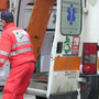 Scavalca la cancellata di casa ma si infilza su un paletto, grave un 50enne a Vedano Olona