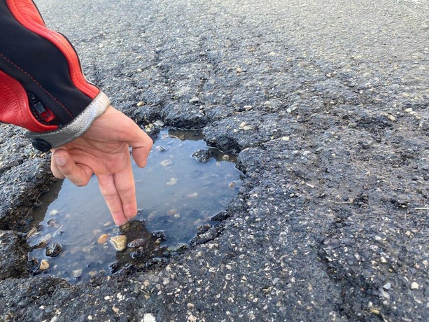 Buche e asfalto degradato, scatta l'interrogazione: "Mappatura urgente delle criticità"