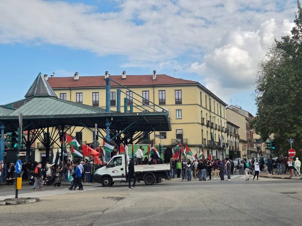 Torino per Gaza ancora in marcia, dopo una settimana di proteste. Obiettivo: l'aeroporto di Caselle