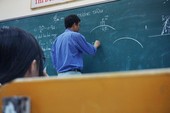 Professore aggredito da uno studente: vola uno schiaffone durante un'interrogazione