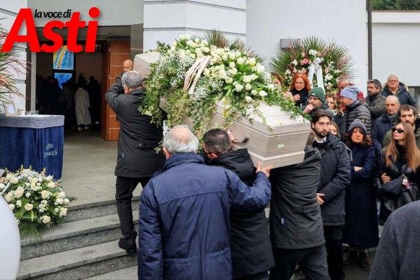 Palloncini bianchi nel cielo: Montegrosso dice addio a Matilde Baldi