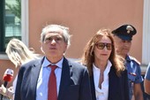 Caso Beatrice, Aiello risponde al gip e si commuove davanti alle foto della figlia: “Non ho mai picchiato le mie bambine” (Foto)