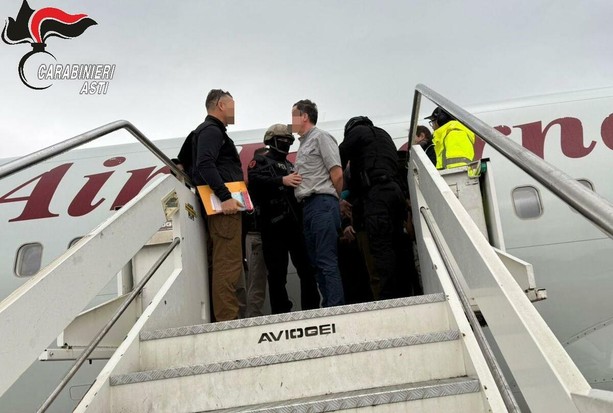 Omicidio ad Asti nel 1999, arrestato il killer dopo 26 anni di latitanza: si nascondeva negli Stati Uniti