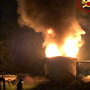 Distrutta dalle fiamme nella notte un'imbarcazione a Caronno Pertusella