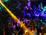 Fuochi artificiali alle 3 di notte e musica fino all’alba, a Sanremo esplode il dibattito sulla movida dell’estate 2026