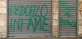 "Pedofilo infame", insulti e serrande abbassate per il minimarket delle moleste di Borgo Vittoria "Pedofilo infame", insulti e serrande abbassate per il minimarket delle moleste di Borgo Vittoria