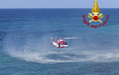 Bogliasco, ritrovato vivo dopo otto ore il giovane disperso in mare: recuperato dall’elicottero Drago Bogliasco, ritrovato vivo dopo otto ore il giovane disperso in mare: recuperato dall’elicottero Drago