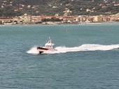 Imbarcazione rischia di affondare a Savona, la Guardia Costiera soccorre 4 persone Imbarcazione rischia di affondare a Savona, la Guardia Costiera soccorre 4 persone