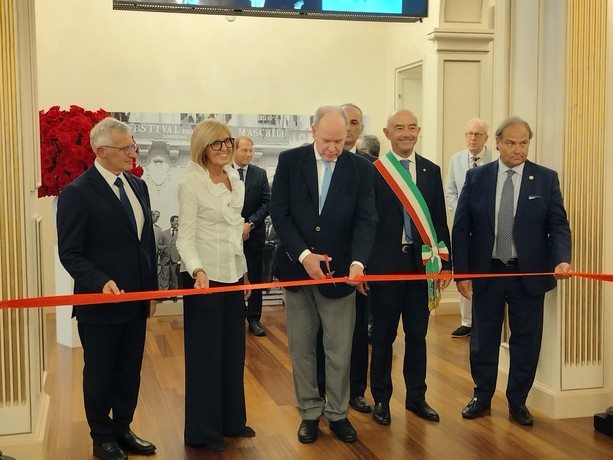Sanremo accoglie Stile Artigiano: moda sartoriale e tributo a Ranieri III alla presenza del Principe Alberto II di Monaco (Foto)