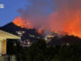 Incendio a Como, notte di paura. Da tutta la Lombardia per spegnere le fiamme Incendio a Como, notte di paura. Da tutta la Lombardia per spegnere le fiamme