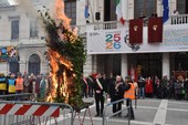 Savona, il Cunfögu non delude: le fiamme salgono alte in cielo per un buon 2026 (FOTO)