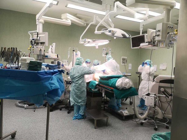 Donna muore durante una biopsia al polmone: indagati primario e specializzando del San Martino
