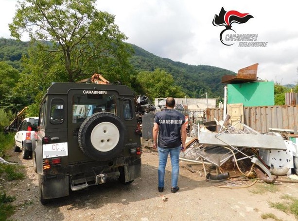 Oltre 8 mila metri quadrati di discarica illegale a Dronero: indagati padre e figlio (FOTO)