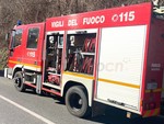 Fiamme sotto il castello vecchio di Barge: intervento in corso per un incendio di sterpaglie Fiamme sotto il castello vecchio di Barge: intervento in corso per un incendio di sterpaglie