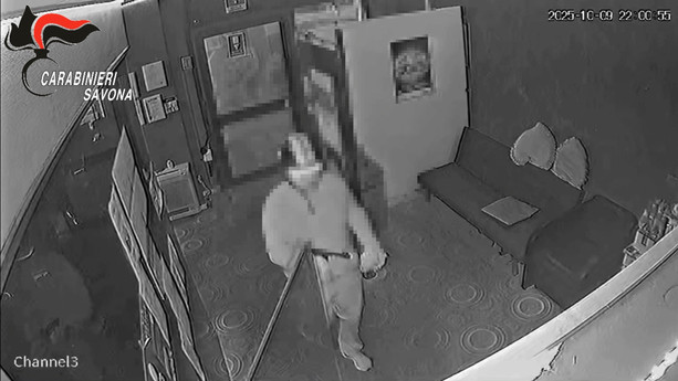 Rapina ad una sala slot a Pietra, identificato e arrestato il responsabile: dovrà scontare una pena di 3 anni e 8 mesi (VIDEO)