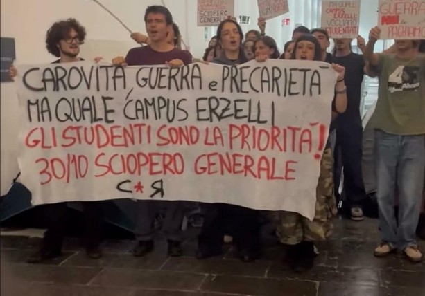 Università di Genova, gli studenti occupano il palco e fanno saltare il convegno sul campus degli Erzelli