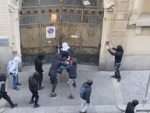 Occupazioni e disordini a Torino: assalto con passamontagna e maschere di carnevale a Sella e Bosso Monti, un minore arrestato