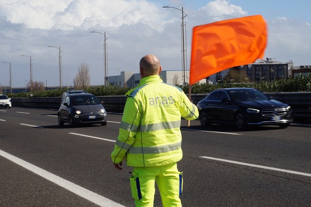 Scontro violento tra due moto sulla Torino-Caselle, morto un uomo Scontro violento tra due moto sulla Torino-Caselle, morto un uomo