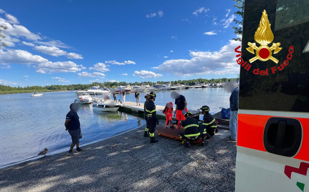 Infortunio a bordo di una barca in un cantiere nautico di Sesto Calende: 68enne portato in ospedale Infortunio a bordo di una barca in un cantiere nautico di Sesto Calende: 68enne portato in ospedale