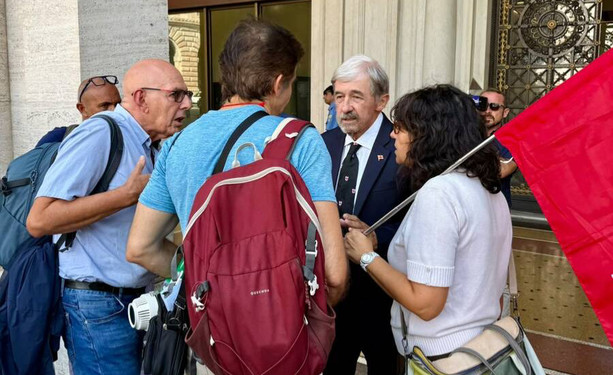Vertenza Ericsson, il presidente Bucci incontra i lavoratori e convoca i sindacati per giovedì 17 settembre Vertenza Ericsson, il presidente Bucci incontra i lavoratori e convoca i sindacati per giovedì 17 settembre