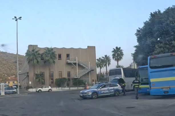 Bus sequestrati in Val Tanaro, maxi operazione tra Piemonte e Liguria: cinque indagati