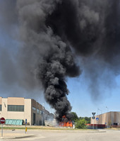 Rivalta di Torino, incendio nella zona industriale Pasta: vigili del fuoco in azione Rivalta di Torino, incendio nella zona industriale Pasta: vigili del fuoco in azione