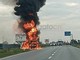 A fuoco un mezzo pesante carico di galline sulla provinciale 662 tra Roreto e Marene A fuoco un mezzo pesante carico di galline sulla provinciale 662 tra Roreto e Marene