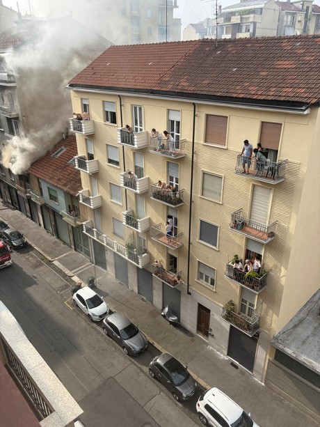Ancora un incendio in zona Parella: brucia un alloggio in via Crevacuore