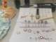 Moncalieri, in casa aveva gioielli e preziosi: arrestato un 33enne. Potrebbero essere frutto di furti in appartamento e truffe agli anziani Moncalieri, in casa aveva gioielli e preziosi: arrestato un 33enne. Potrebbero essere frutto di furti in appartamento e truffe agli anziani