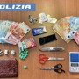 Droga nascosta tra le siepi e sugli alberi nei giardini delle Trincee: due gli arrestati