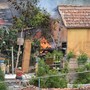 Sanremo: magazzino distrutto da un incendio in strada Borgo Tinasso, a rischio anche una abitazione (Foto e Video)