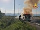 Un camper prende fuoco sulla statale 23 ad Airasca [FOTO]