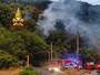 Incendio in un bosco a Pont Canavese: evacuate una cinquantina di persone tra cui venti bambini Incendio in un bosco a Pont Canavese: evacuate una cinquantina di persone tra cui venti bambini