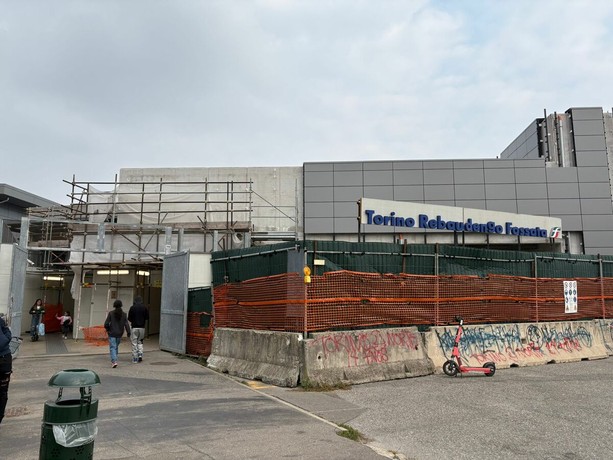 Troppi atti vandalici e guasti, la stazione Rebaudengo pronta solo nel 2026 [FOTO]
