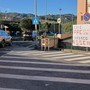 Striscione di "Vivere Vado" contro Gilardi e i lavori sulla strada di scorrimento. La maggioranza: "Il Sindaco e l’amministrazione ci sono e ci sono sempre stati" (FOTO)